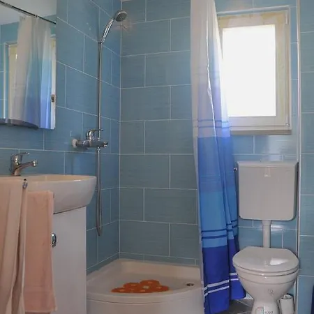 Apartment Stomorska アパート *