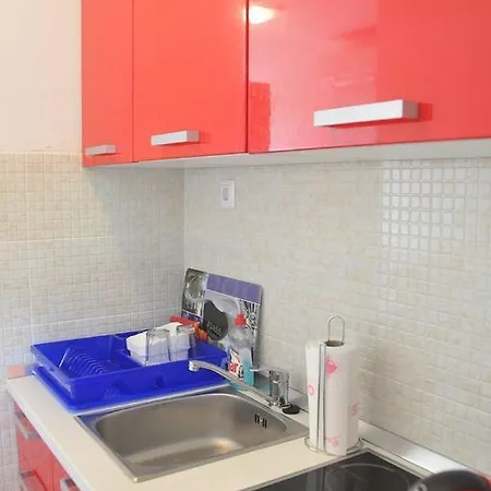 Apartment Stomorska アパート *
